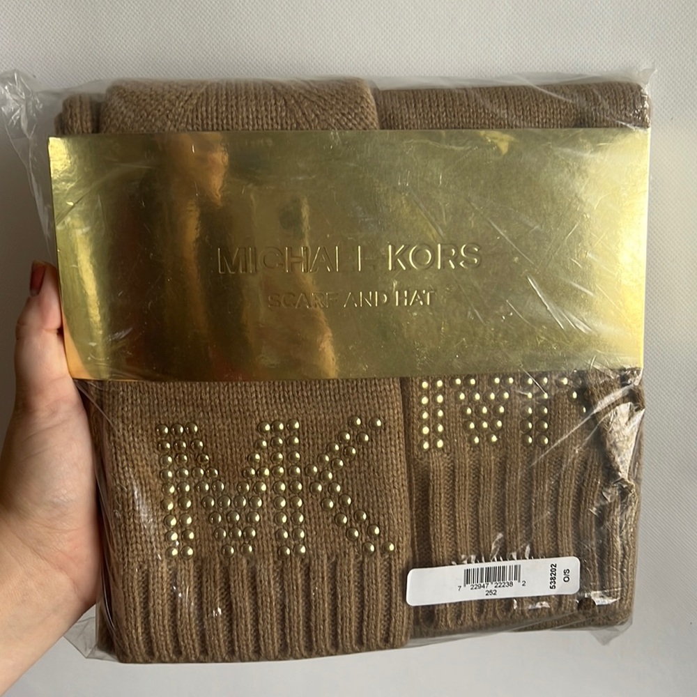 Michael Kors scarf and hat set